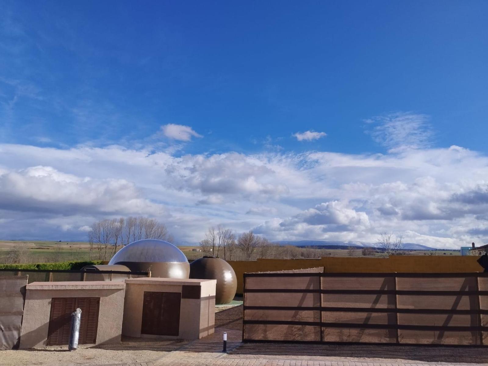 Cosmoveros - Hotel Burbuja Pedraza Exteriér fotografie